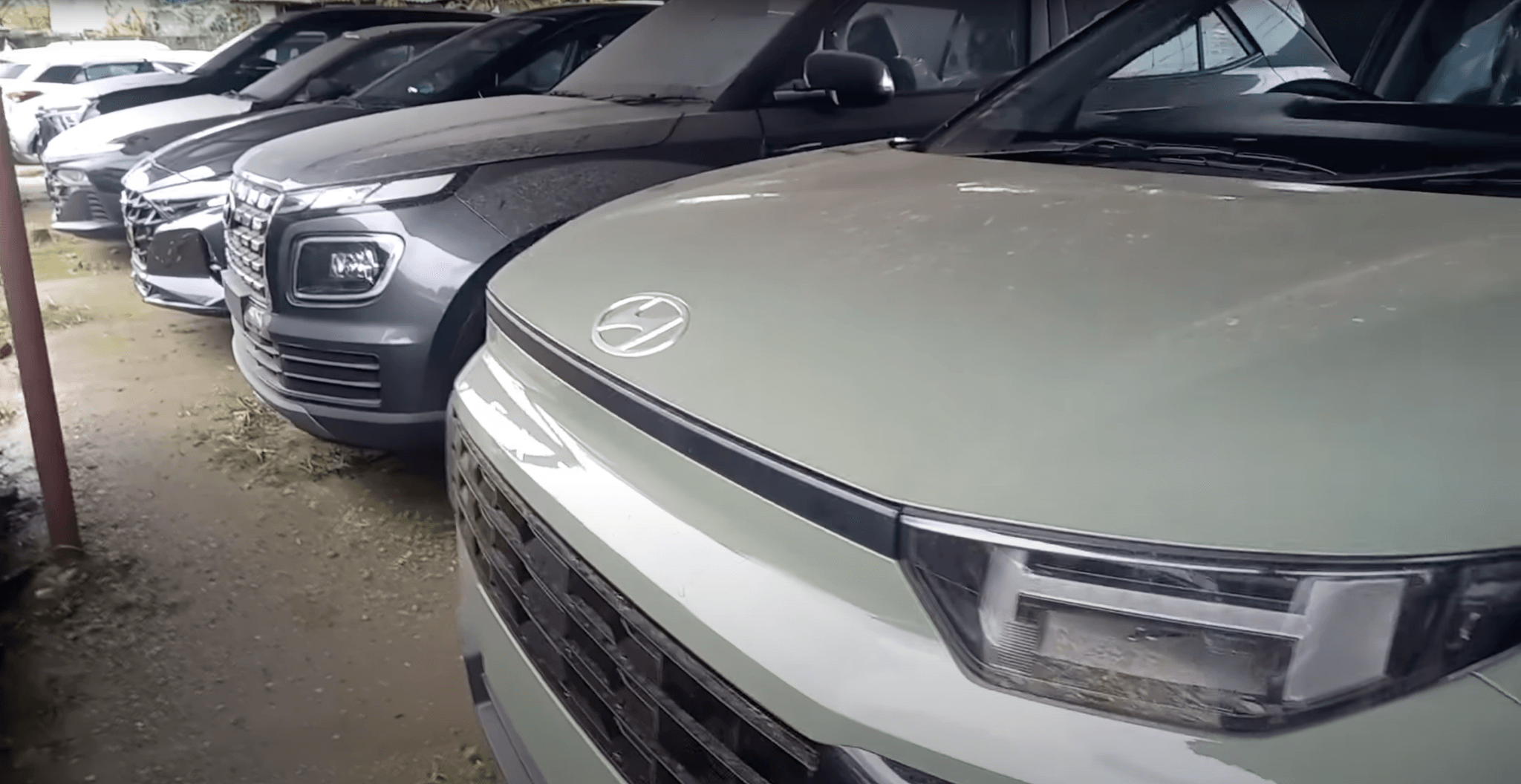 Motomall Hyundai EXTER Leaked: A Real-Life Preview of the Mini-SUV Ahead of Launch