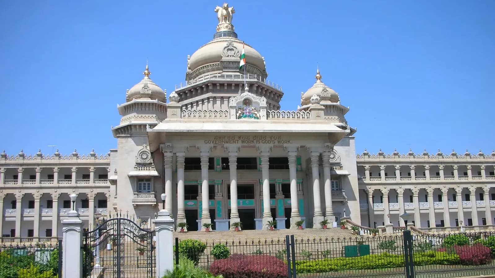 Motomall Karnataka's Bold Move: Tax and Registration Waivers to Boost Hybrid Car Adoption